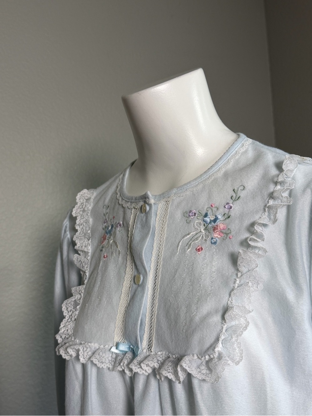 Vintage Barbizon Blue Embroidered House Dress Nightgown Lace Yoke Cottagecore S
